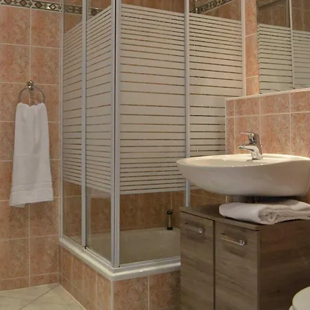 - 3 Separate Wohungen Frankstr 6 Mit Wlan, Ruhig, 1xeg Mit Terrasse Und 2xog *